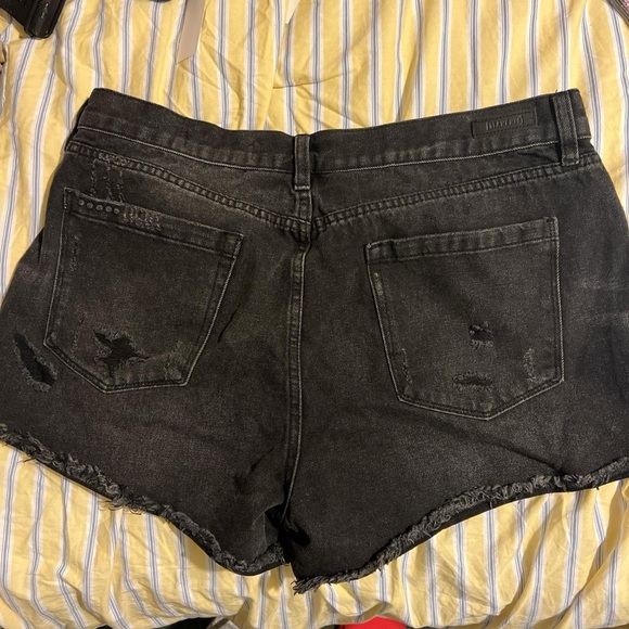 Blank NYC 32 Black Distressed Shorts Button Fly NWOT - Picture 2 of 3